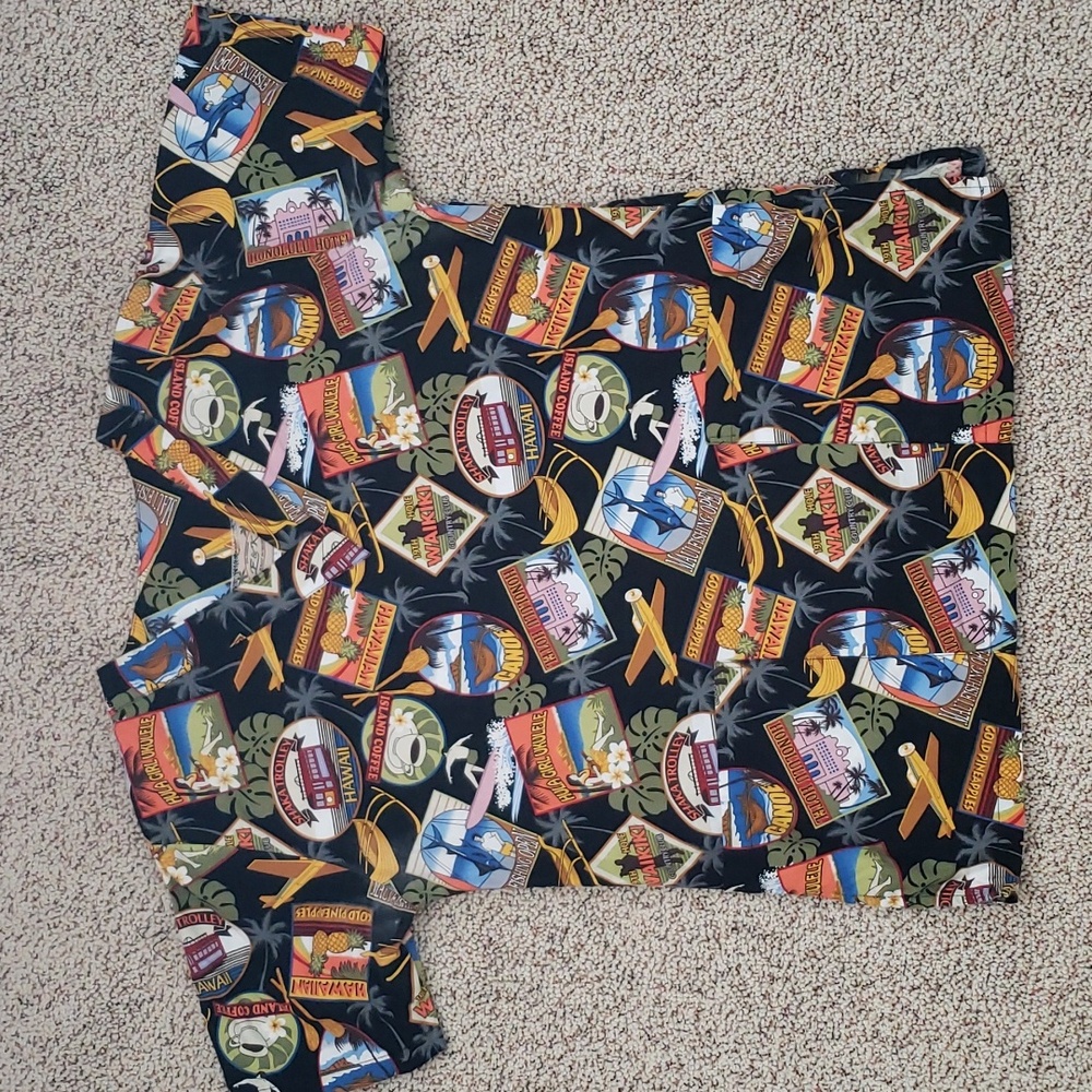 Small Unisex Hawaiian themed scrub top